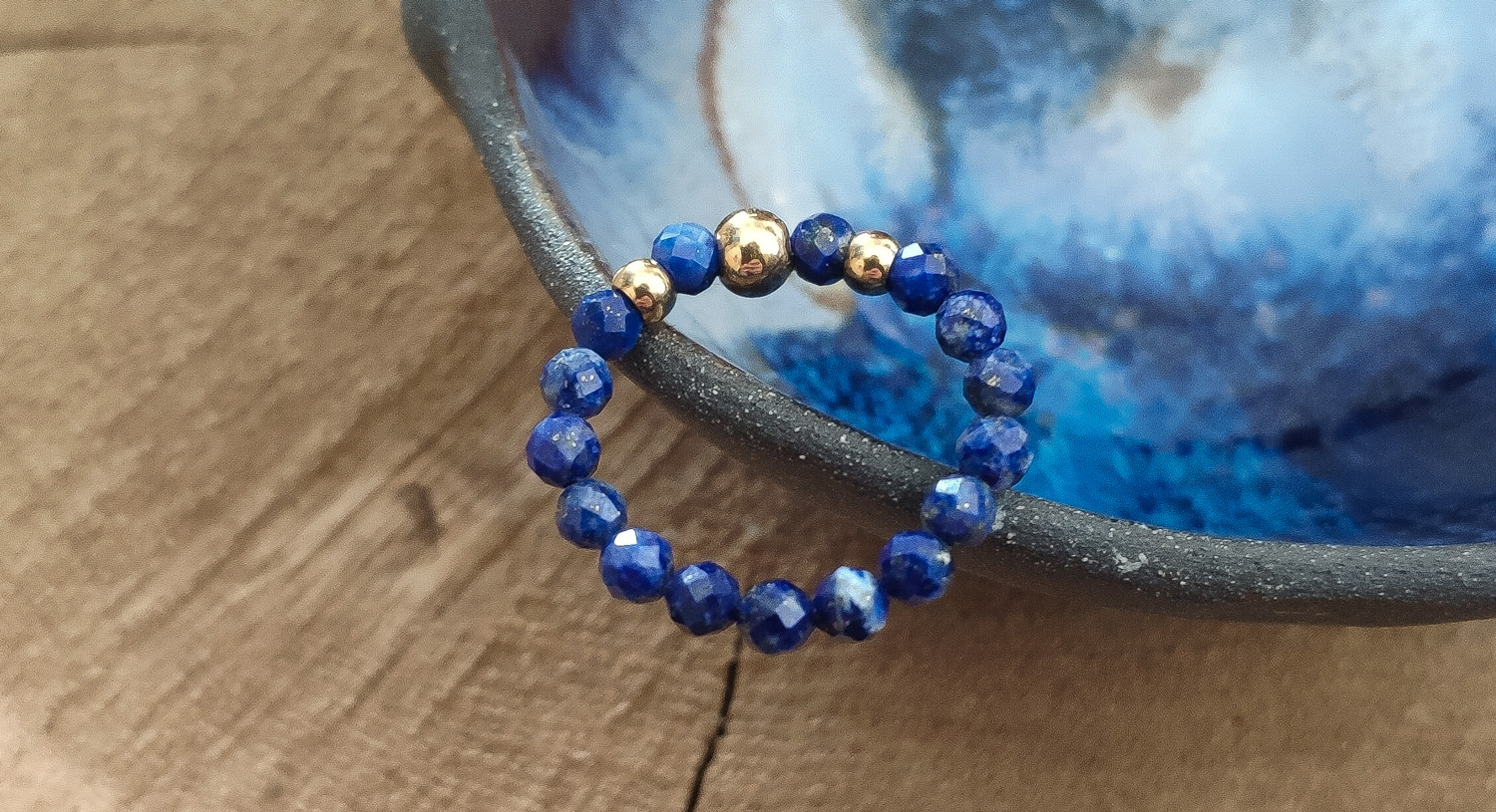 biżuteria z lapis lazuli, elastyczny pierścionek z kamieni na gumce