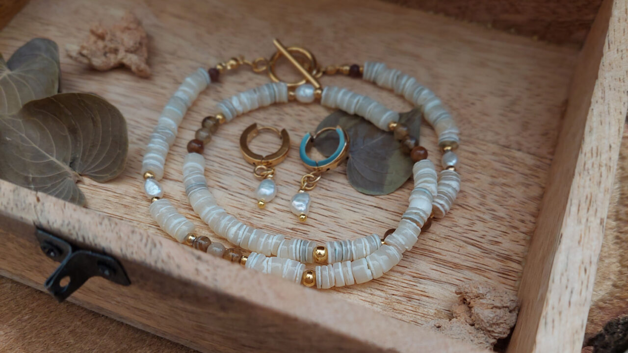 przechowywanie biżuterii handmade w eleganckim stylu