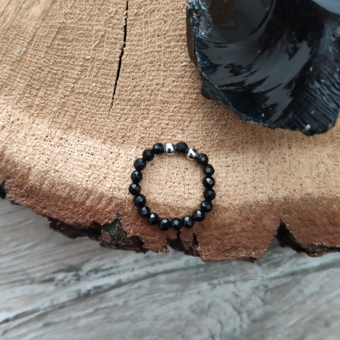 Elastyczny pierścionek ze z onyksem - obrazek 5