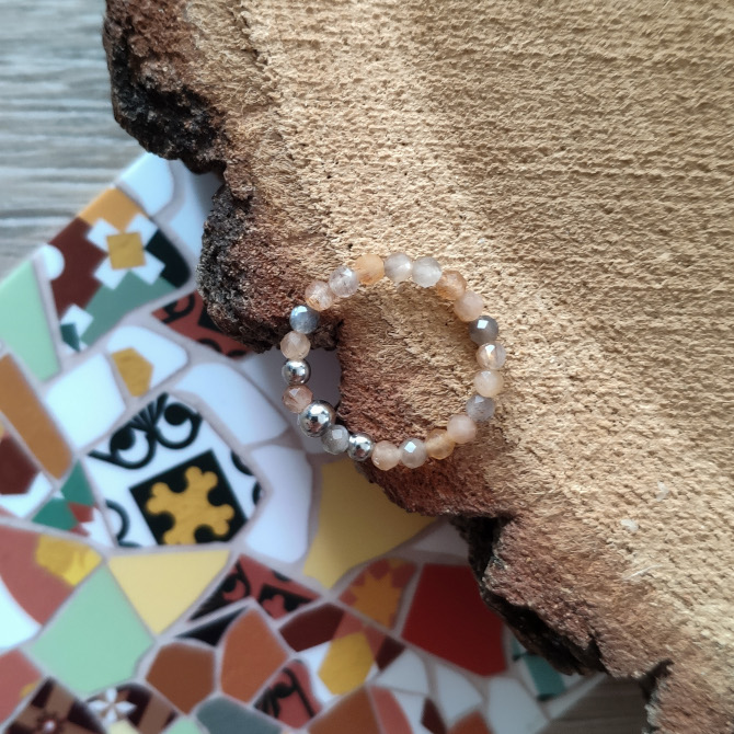 Elastyczny pierścionek z kamieniem słonecznym - obrazek 4