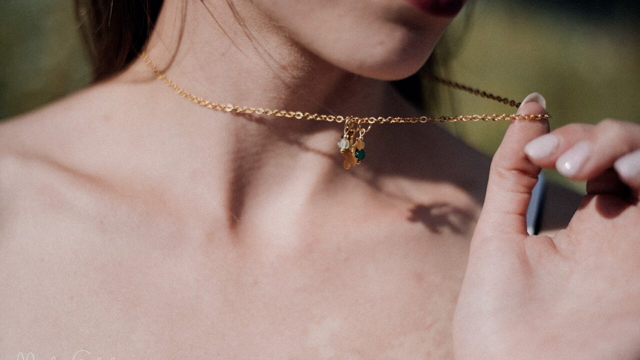 czy biżuteria ze stali chirurgicznej czernieje