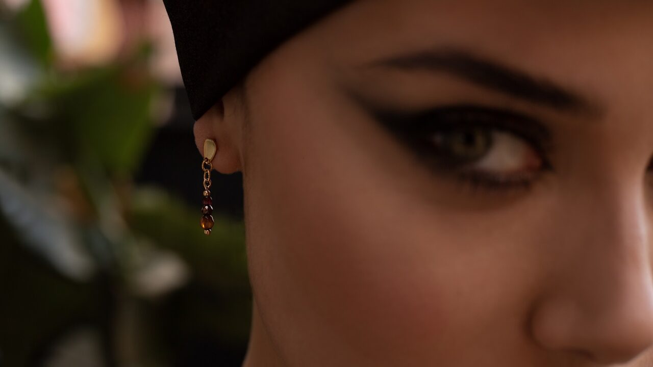 jak wyczyścić kolczyki z kamieniami naturalnymi