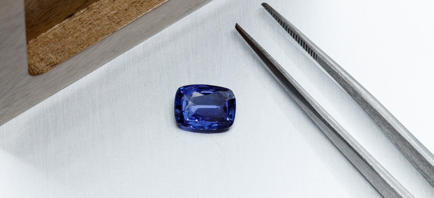 kamień szlachetny szafir w biżuterii