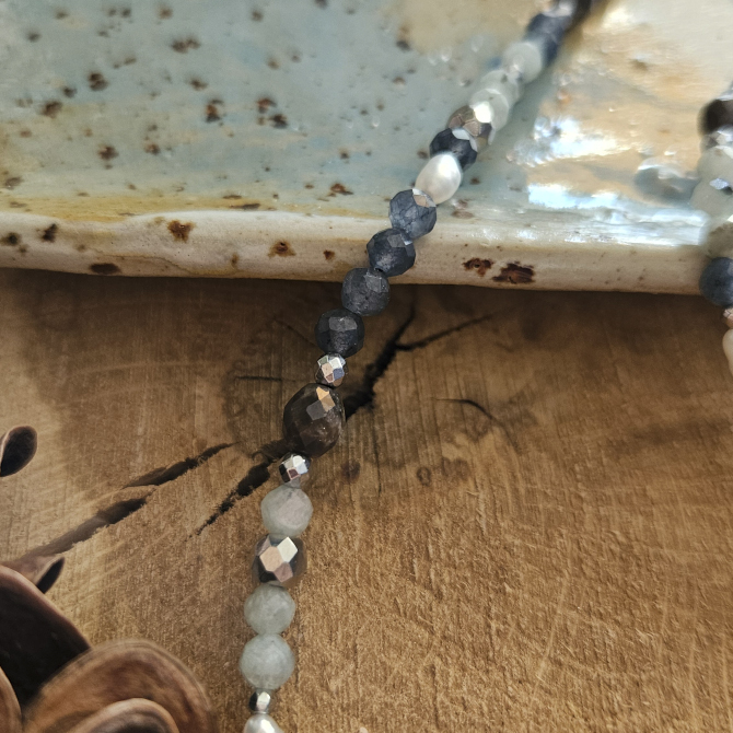 Choker z jadeitem, kwarcem, perłą i labradorytem kawowym - obrazek 3